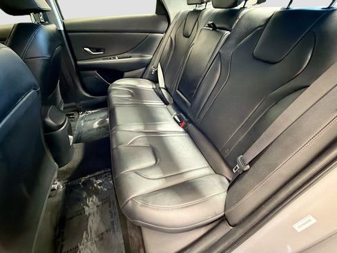 Used 2025 Hyundai Elantra Limited FWD image 16