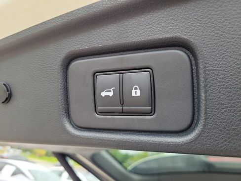 Used 2024 Nissan Pathfinder SL w/ Cargo Package FWD image 10