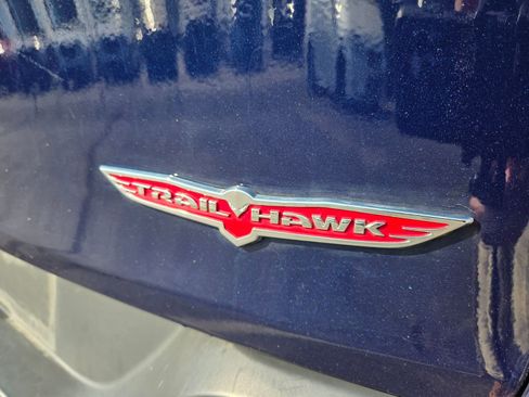 Used 2016 Jeep Cherokee Trailhawk w/ Comfort/Convenience Group AWD/4WD image 10