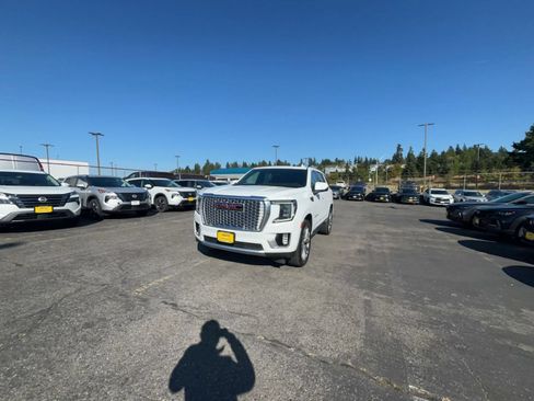 Used 2021 GMC Yukon Denali w/ Denali Premium Package AWD/4WD image 6