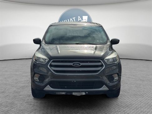 Used 2017 Ford Escape SE image 3