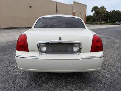 Used 2006 Lincoln Town Car Signature RWD image 5