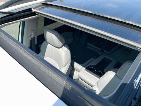 Used 2024 Honda Pilot Touring image 22