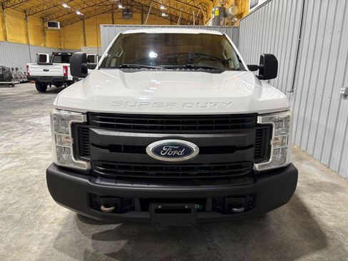Used 2019 Ford F250 XL w/ Camper Package RWD image 7