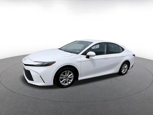 Used 2025 Toyota Camry LE FWD image 7
