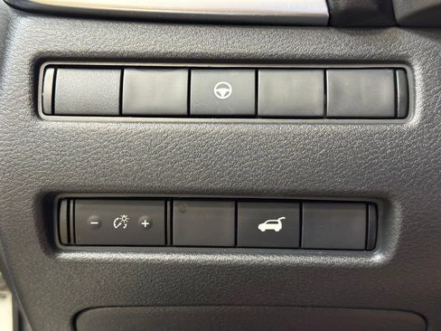 Used 2023 Nissan Rogue SV w/ SV Premium Package image 28