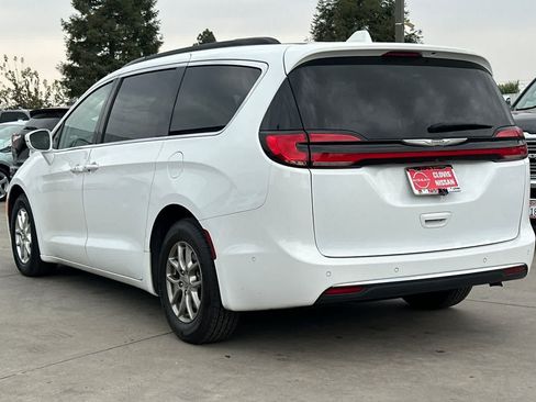 Used 2022 Chrysler Pacifica Touring-L w/ Uconnect Theater Family Group FWD image 7