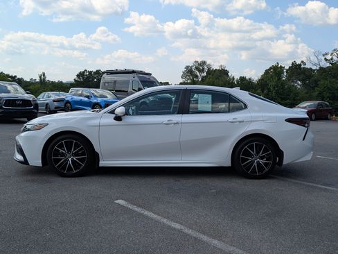 Used 2022 Toyota Camry SE FWD image 7