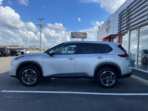 Used 2025 Nissan Rogue SV image 15