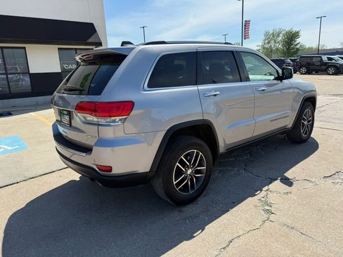 Used 2017 Jeep Grand Cherokee Limited AWD/4WD image 16