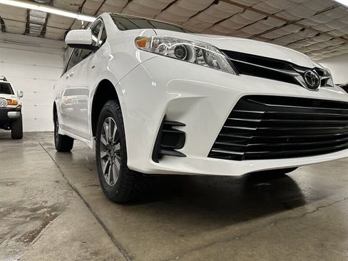 Used 2020 Toyota Sienna LE image 37