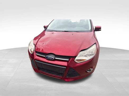 Used 2014 Ford Focus SE w/ SE Sport Package FWD image 3
