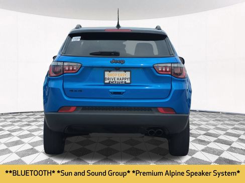 Used 2022 Jeep Compass Latitude w/ Sun and Sound Group AWD/4WD image 5
