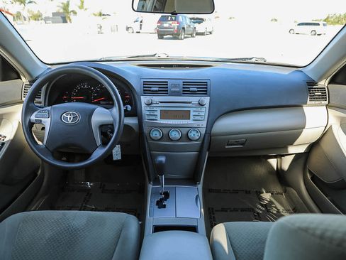 Used 2009 Toyota Camry LE FWD image 12