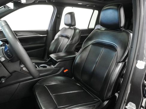 Certified 2024 Jeep Grand Cherokee L Limited w/ Luxury Tech Group II image 5