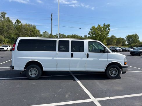 Used 2018 Chevrolet Express 3500 LT w/ LT Preferred Equipment Group RWD image 10