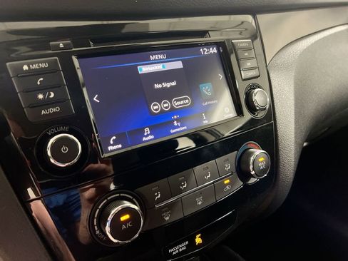 Used 2021 Nissan Rogue Sport S image 11