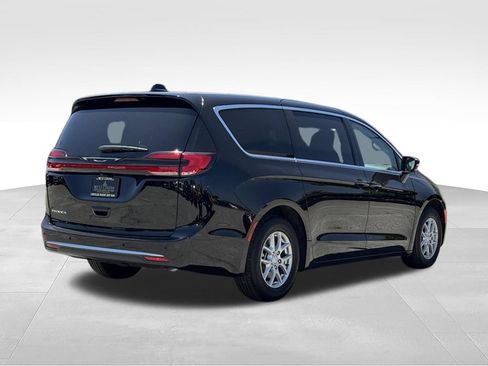 New 2027 Chrysler Pacifica Select FWD image 7