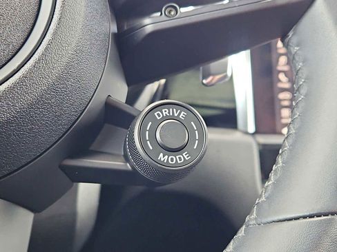 Certified 2025 Porsche Macan Turbo image 22