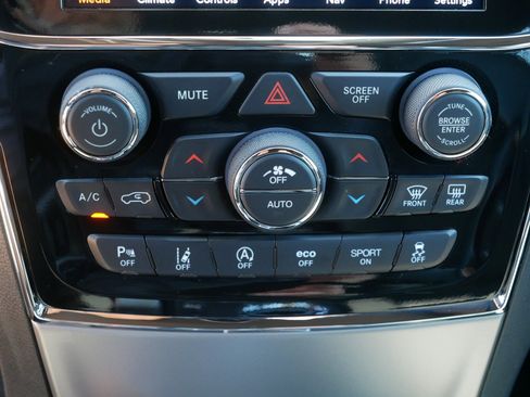 Used 2022 Jeep Grand Cherokee Laredo X AWD/4WD image 23