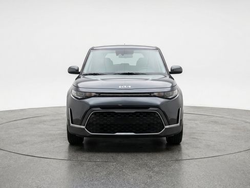 Used 2025 Kia Soul LX w/ LX Technology Package FWD image 2