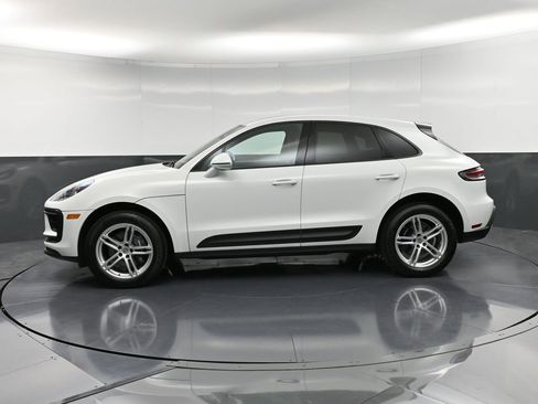Certified 2025 Porsche Macan image 2
