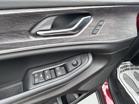 Used 2025 Jeep Grand Cherokee L Limited image 25