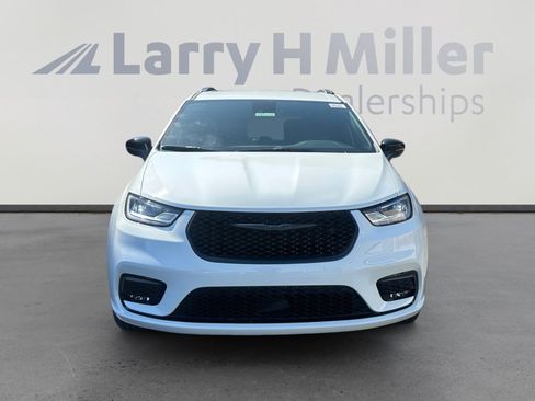 New 2026 Chrysler Pacifica Select w/ S Appearance Package AWD/4WD image 8