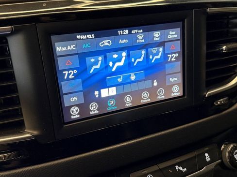 Used 2019 Chrysler Pacifica Touring-L image 16