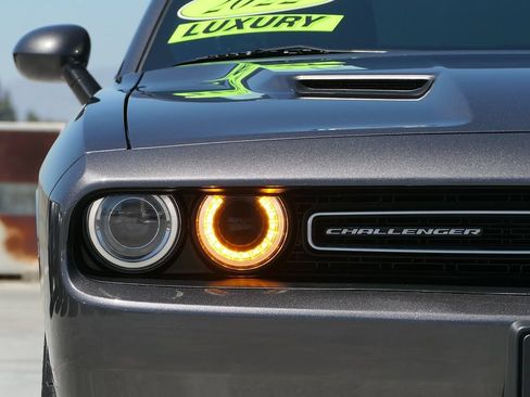 Used 2022 Dodge Challenger SXT RWD image 8