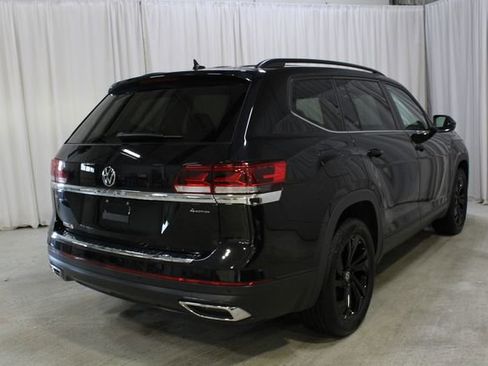 Used 2023 Volkswagen Atlas SE w/ Black Wheel Package image 25