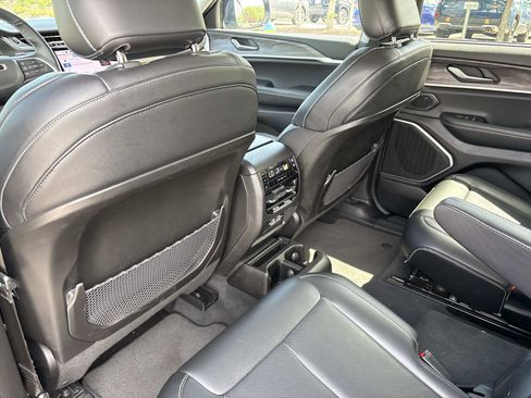 Used 2022 Jeep Grand Cherokee L Limited w/ Luxury Tech Group II AWD/4WD image 31