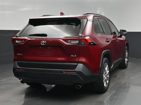 Used 2022 Toyota RAV4 XLE Premium FWD image 27