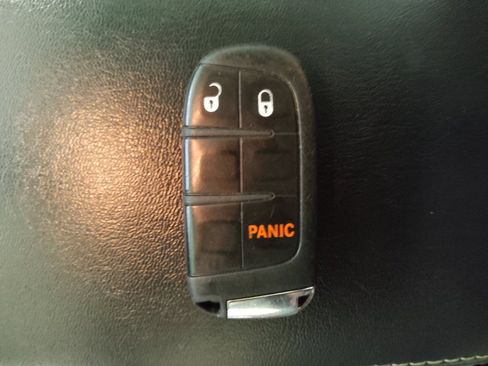 Used 2019 Jeep Compass Latitude FWD image 32