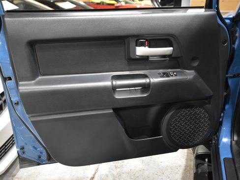 Used 2012 Toyota FJ Cruiser 4WD w/ Convenience Pkg image 13
