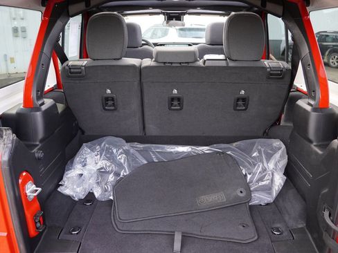 Certified 2025 Jeep Wrangler Unlimited Sahara w/ Safety Group image 22