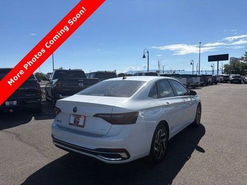 Used 2023 Volkswagen Jetta SEL FWD image 2