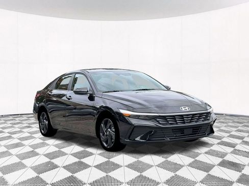New 2026 Hyundai Elantra SEL Sport Premium FWD image 17