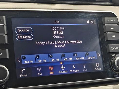 Used 2020 Nissan Versa SV image 27