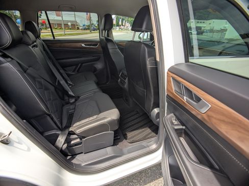 Used 2024 Volkswagen Atlas SE AWD/4WD image 13