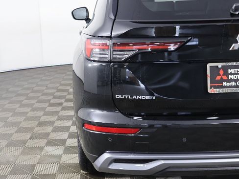 New 2026 Mitsubishi Outlander SE image 17