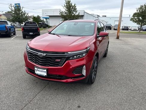 Used 2024 Chevrolet Equinox RS AWD/4WD image 2