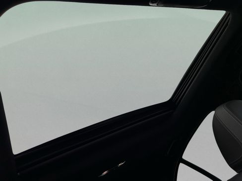 Used 2026 BMW 330i Sedan w/ M Sport Package image 23