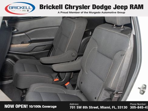 Used 2023 GMC Acadia SLE image 17