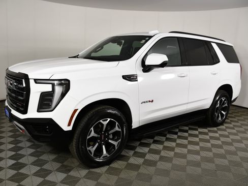 Used 2025 GMC Yukon AT4 AWD/4WD image 10