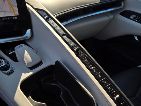 Used 2022 Chevrolet Corvette Stingray Premium Conv w/ Z51 Performance Package RWD image 25