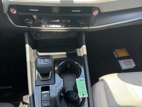 Certified 2025 Nissan Rogue SV FWD image 21
