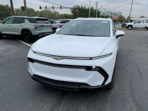 New 2026 Chevrolet Equinox EV LT image 5