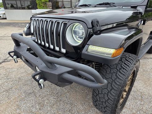 Used 2018 Jeep Wrangler Unlimited Sahara w/ Dual Top Group AWD/4WD image 34