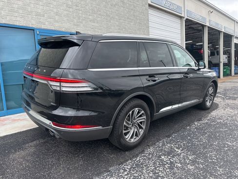 Used 2023 Lincoln Aviator 2WD image 3